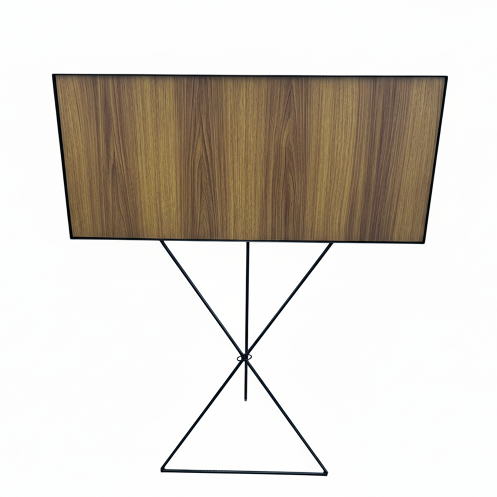 طاولة حديثة بتصميم معدني وسطح خشبي أنيق