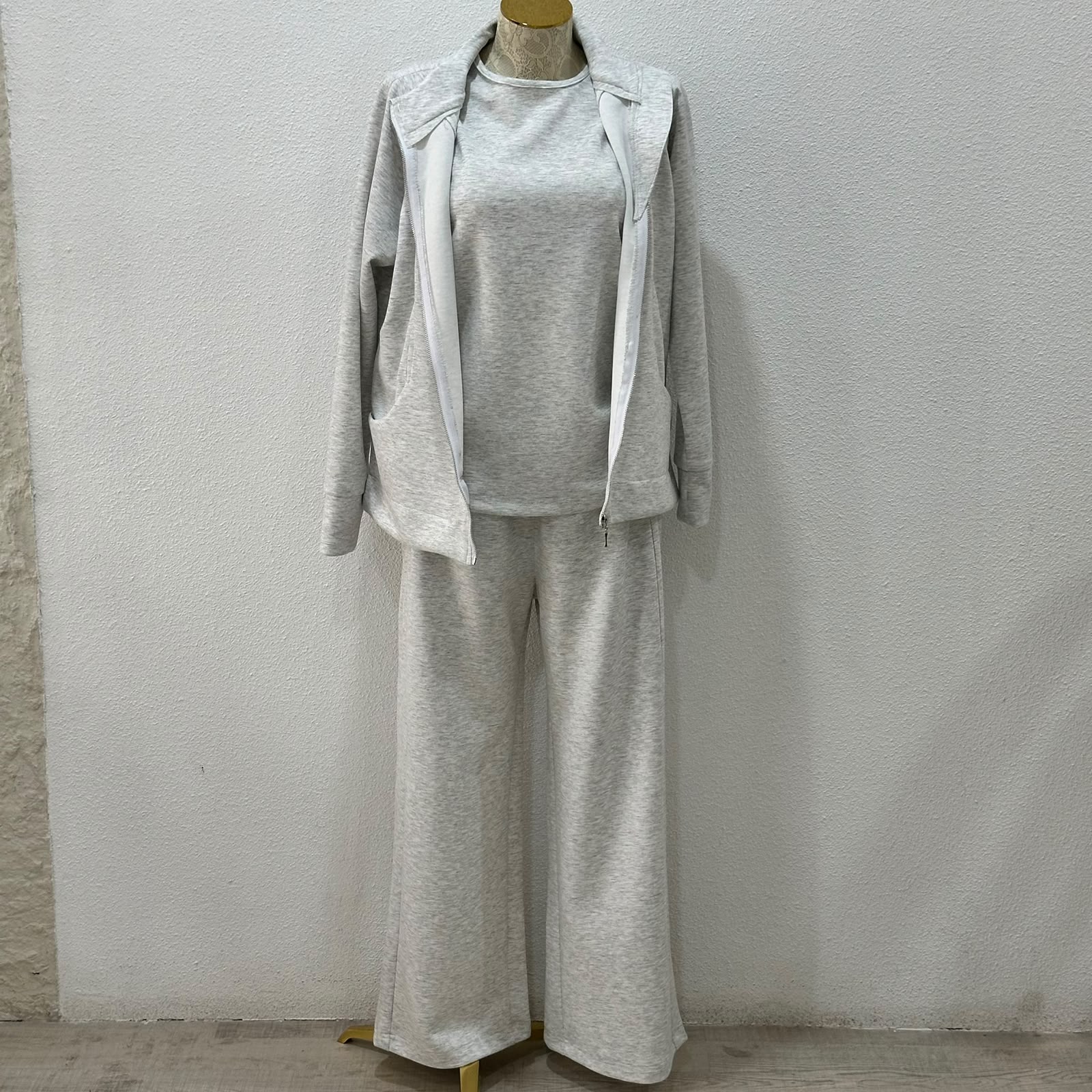 بدلة نسائي