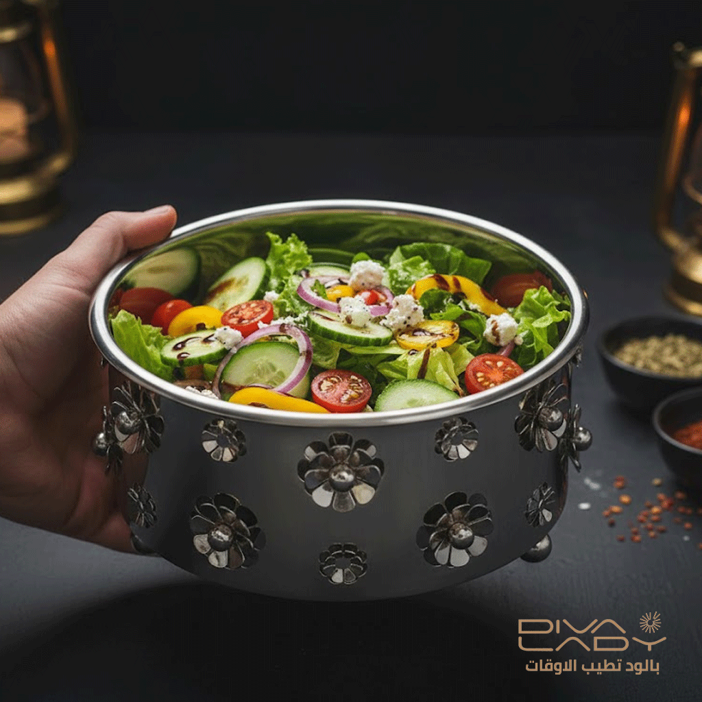 وعاء سلطة معدني بزخارف ورد