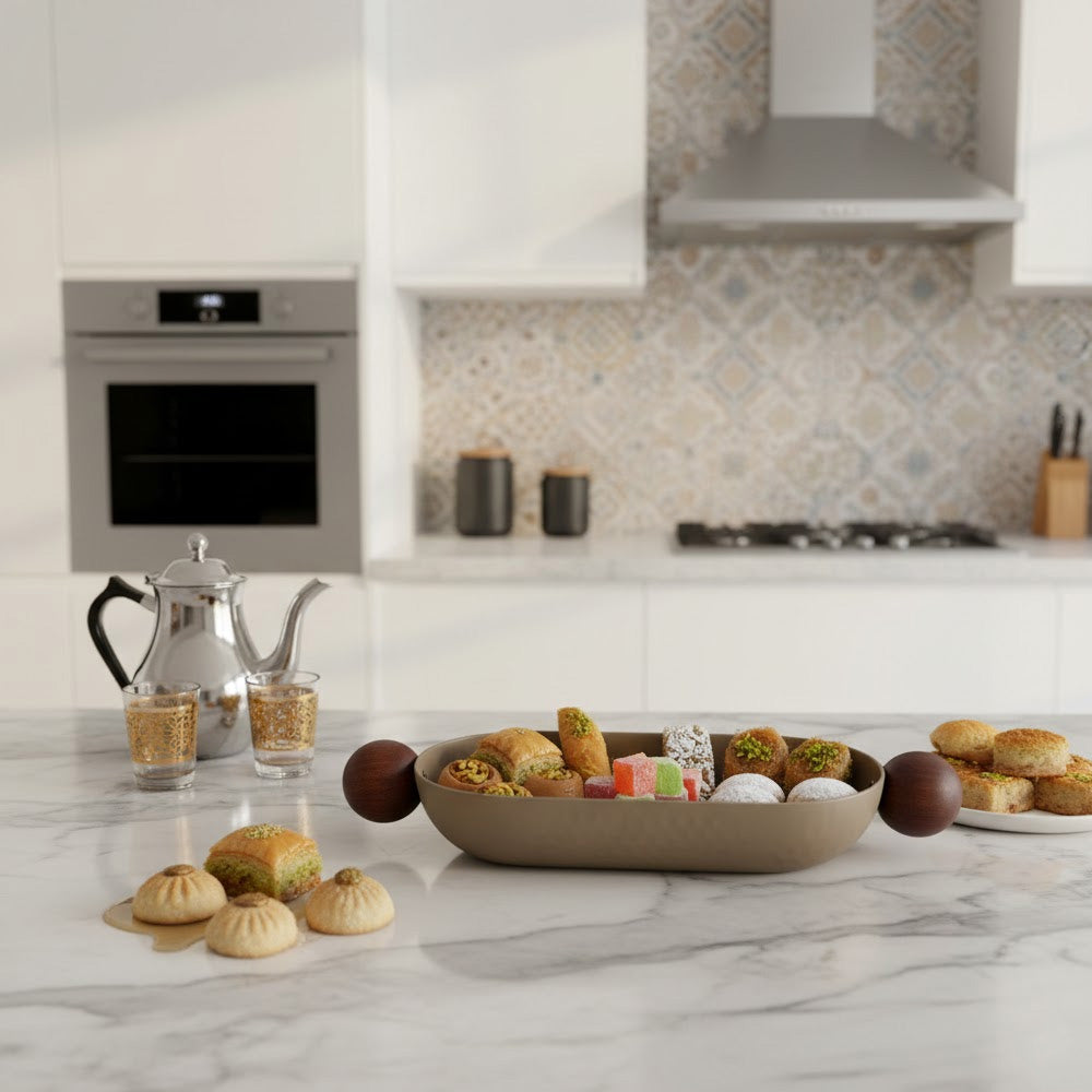 صحون تقديم بمقابض خشبية