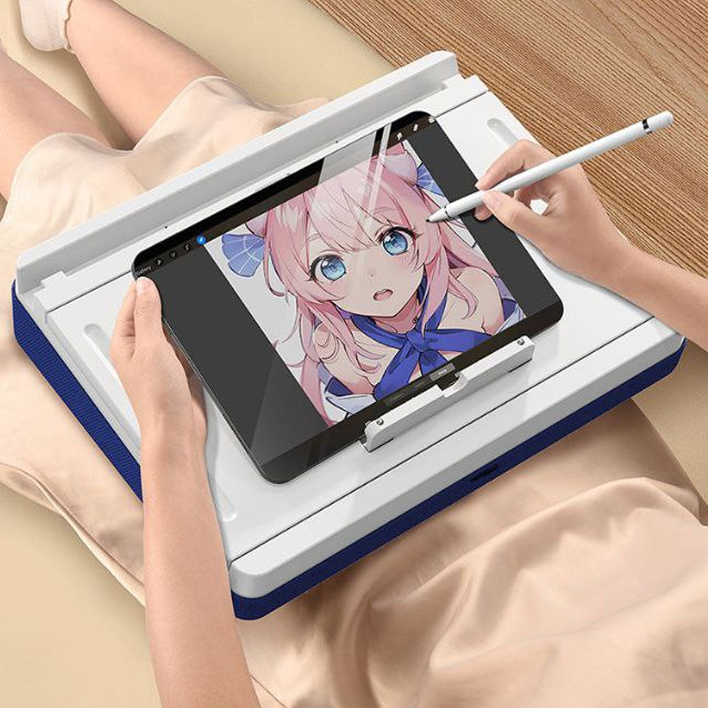 طاولة الدراسة بمساحة للأقلام