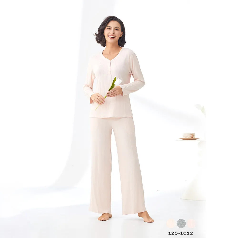 بيجامة نسائي بطبعة