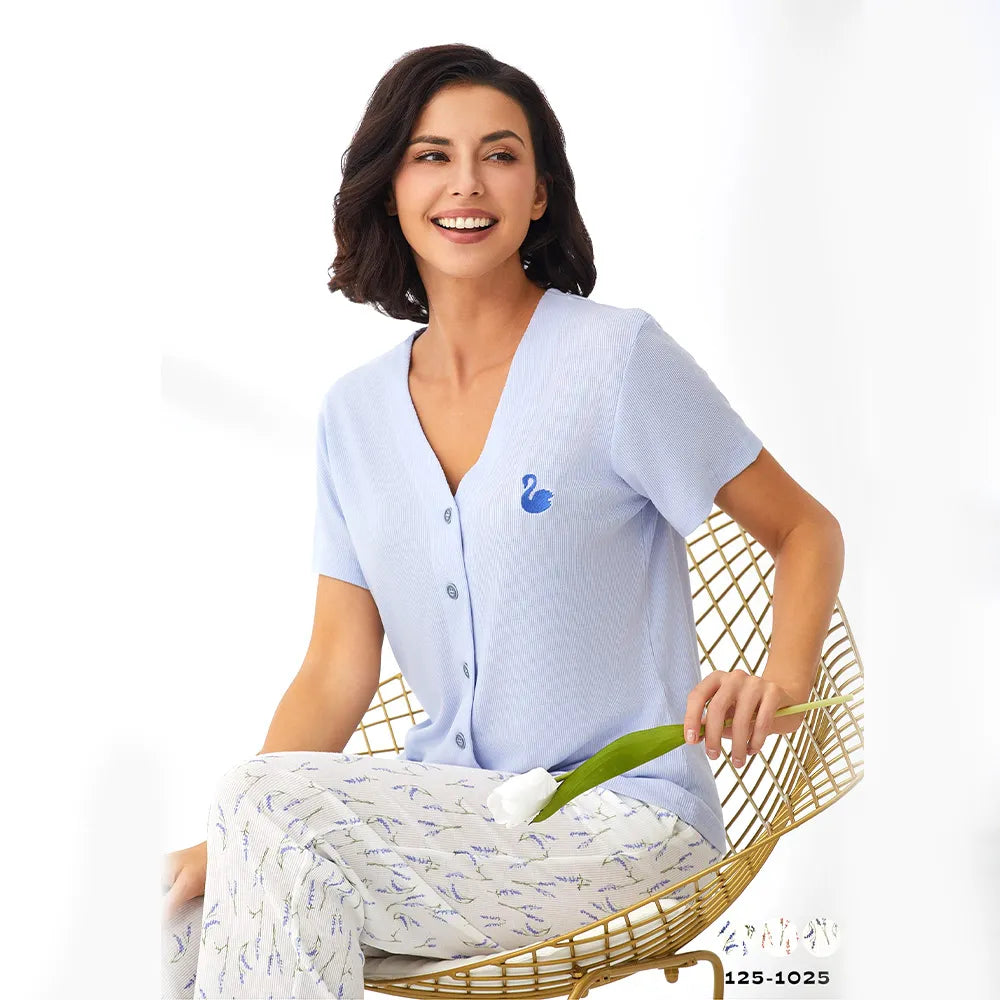 بيجامة نسائي بطبعة صغيرة