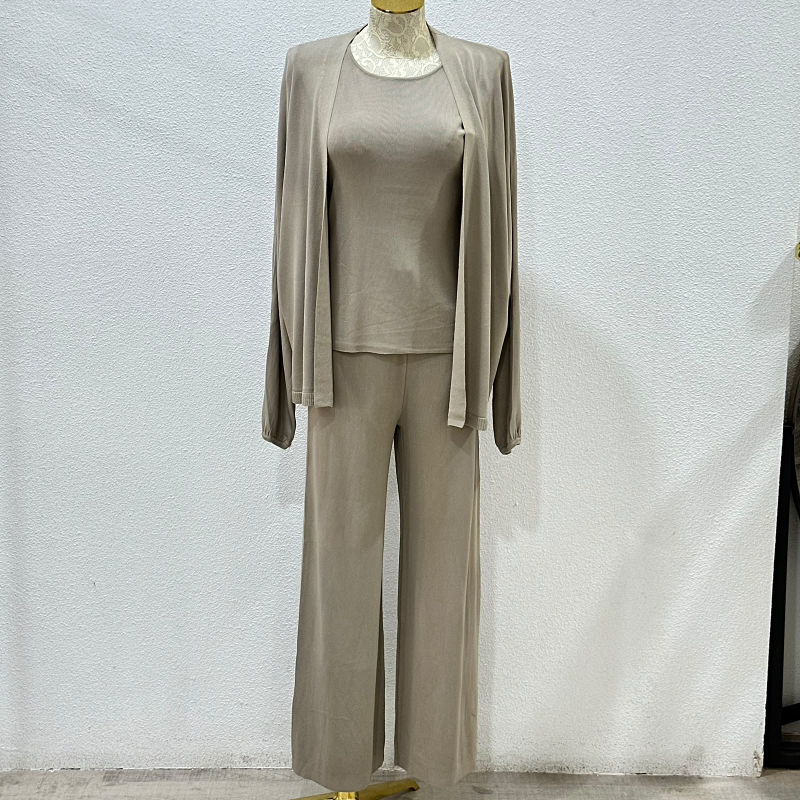 بدلة نسائي 3ق