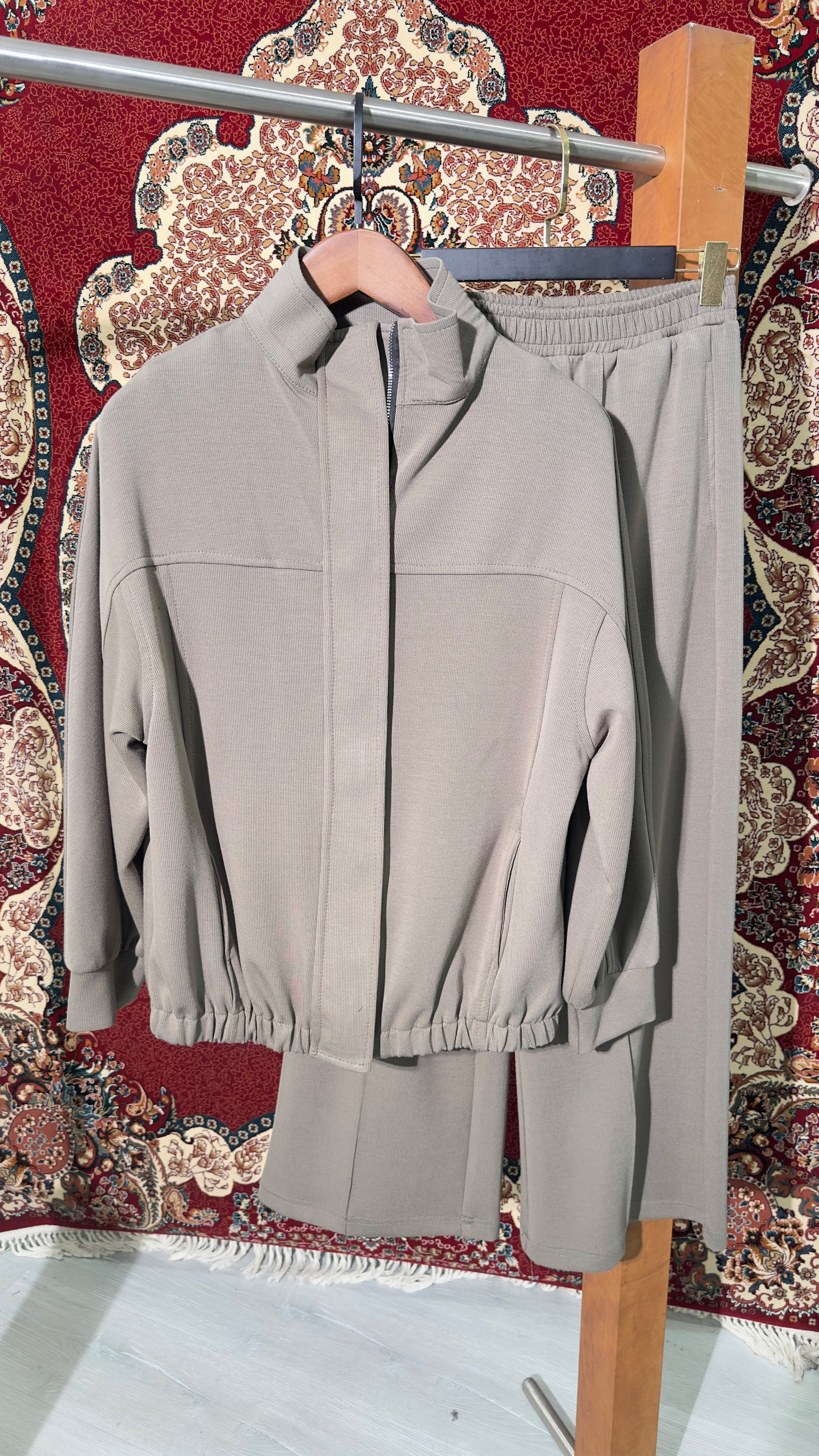 بدلة نسائي عملي