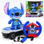 سيارة مع جهاز التحكم عن بعد