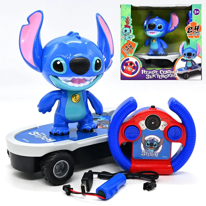 سيارة مع جهاز التحكم عن بعد