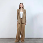 جاكيت نسائي بياقة بشكل هندسي