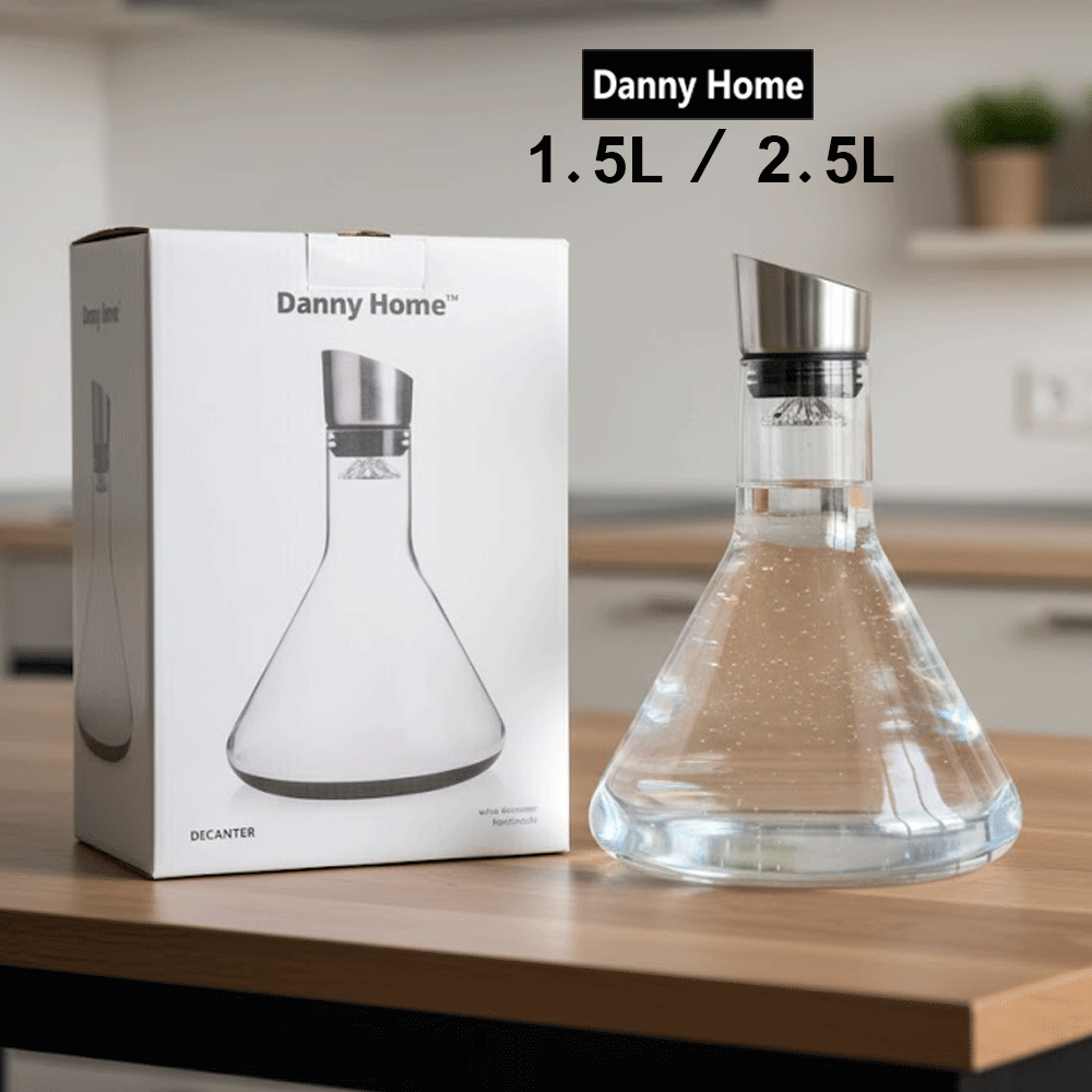 قارورة مياة ومشروبات زجاجية أنيقة