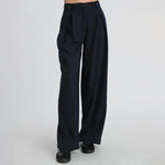 بنطلون نسائي عريض بكسرات