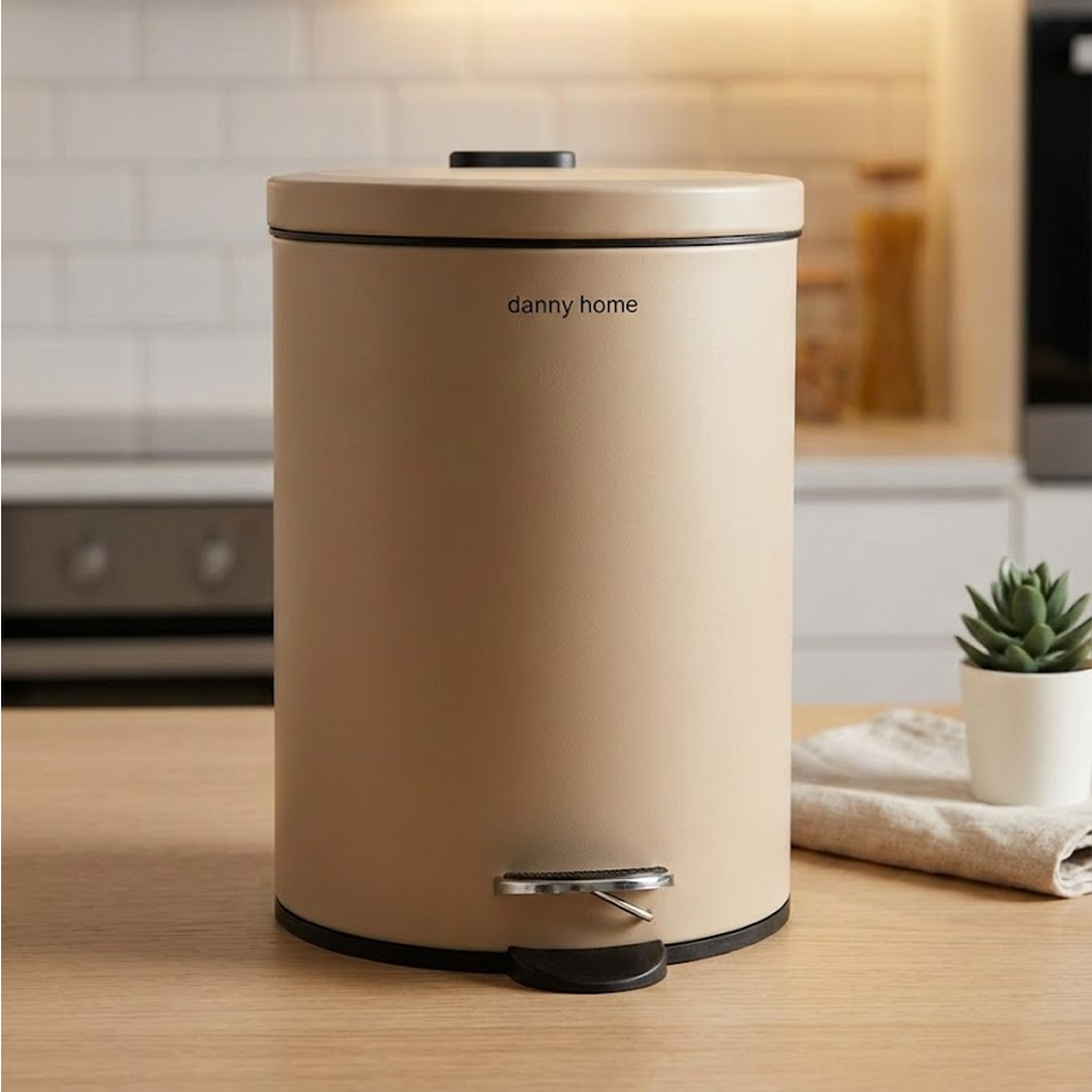 سلة مهملات بدواسة قدم