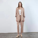 جاكيت نسائي بياقة ممددة