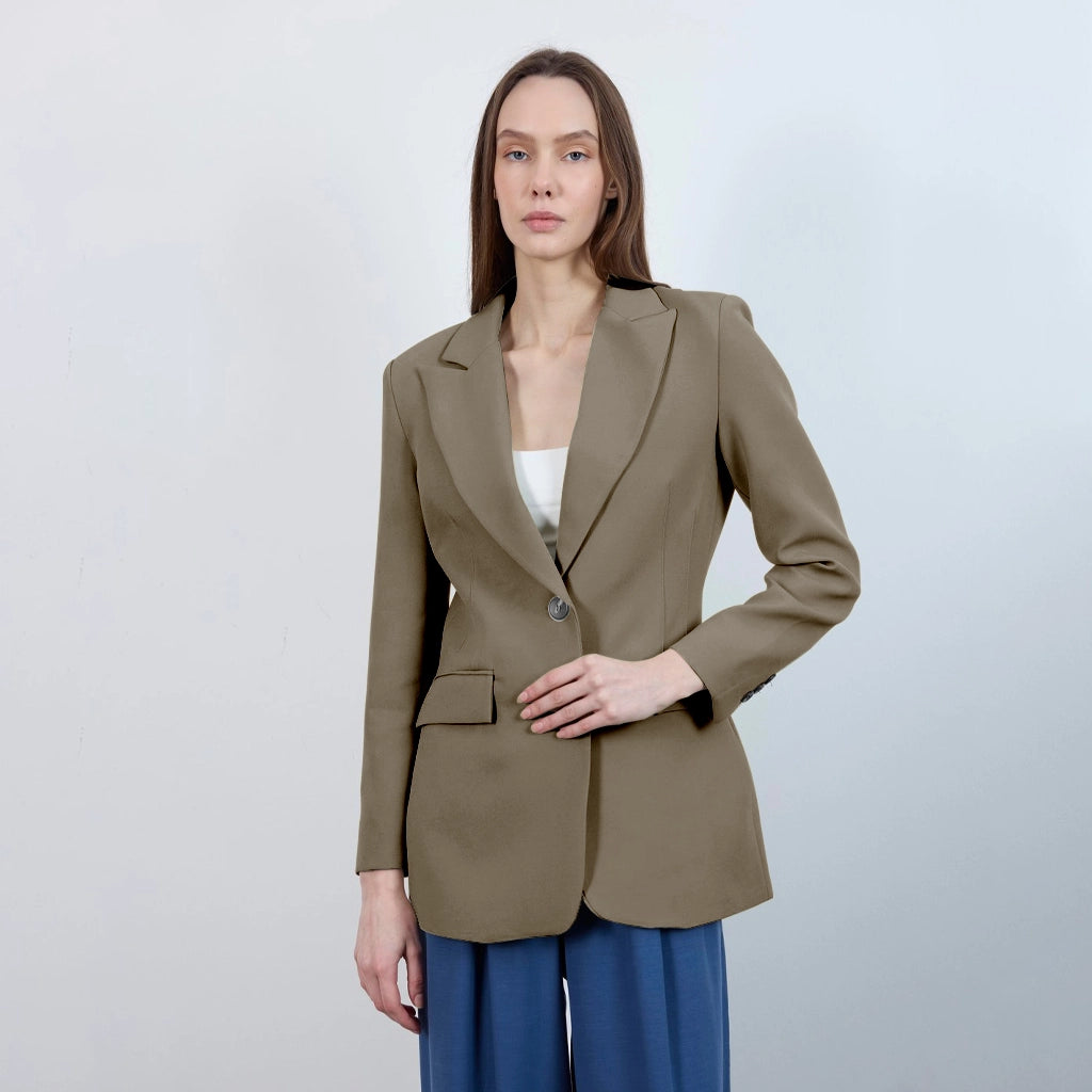 جاكيت نسائي بياقة ٧