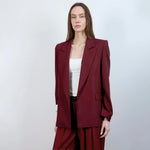 جاكيت نسائي بياقة بشكل هندسي