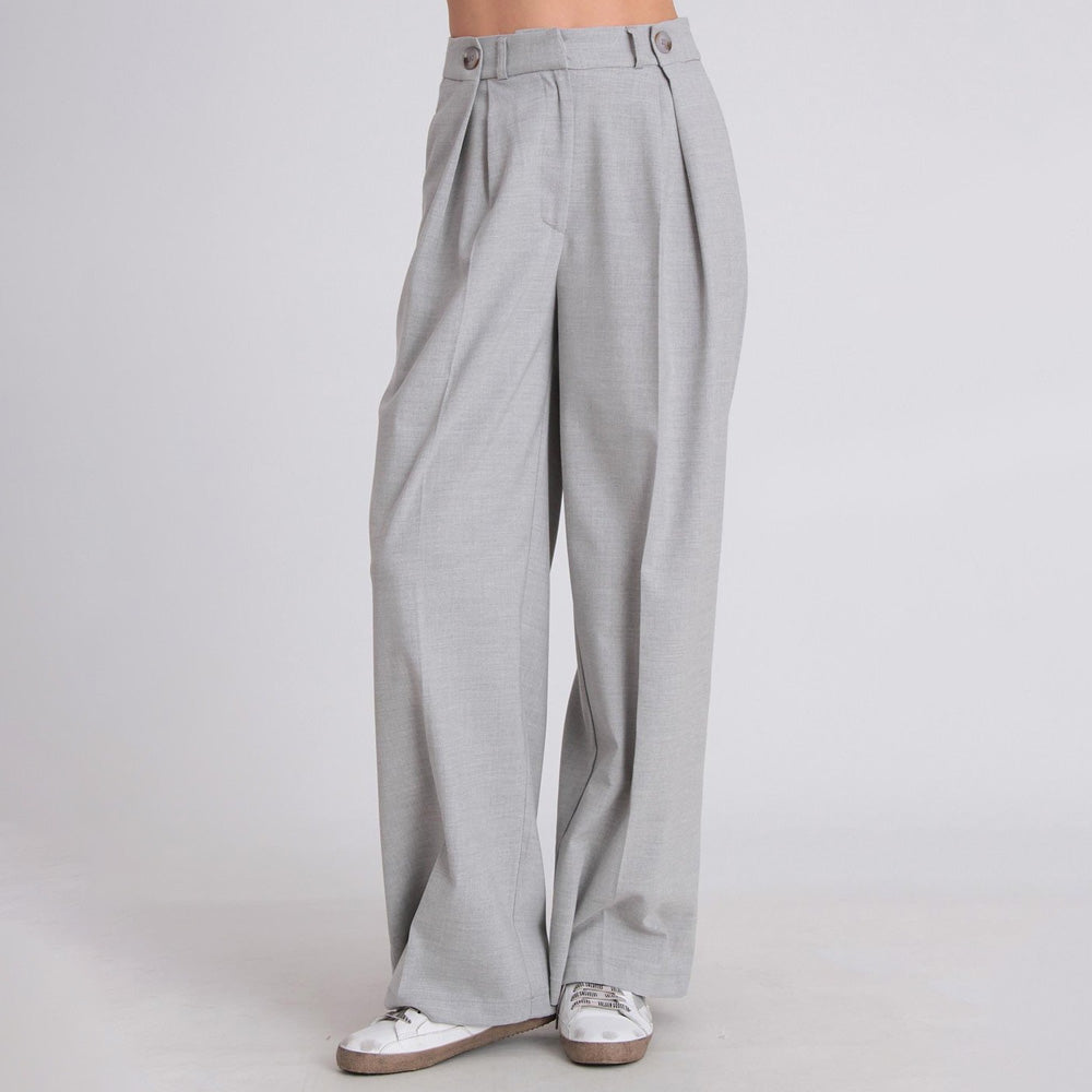 بنطلون نسائي عريض بكسرات