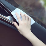 قطعة من مناديل تنظيف جلد السيارة