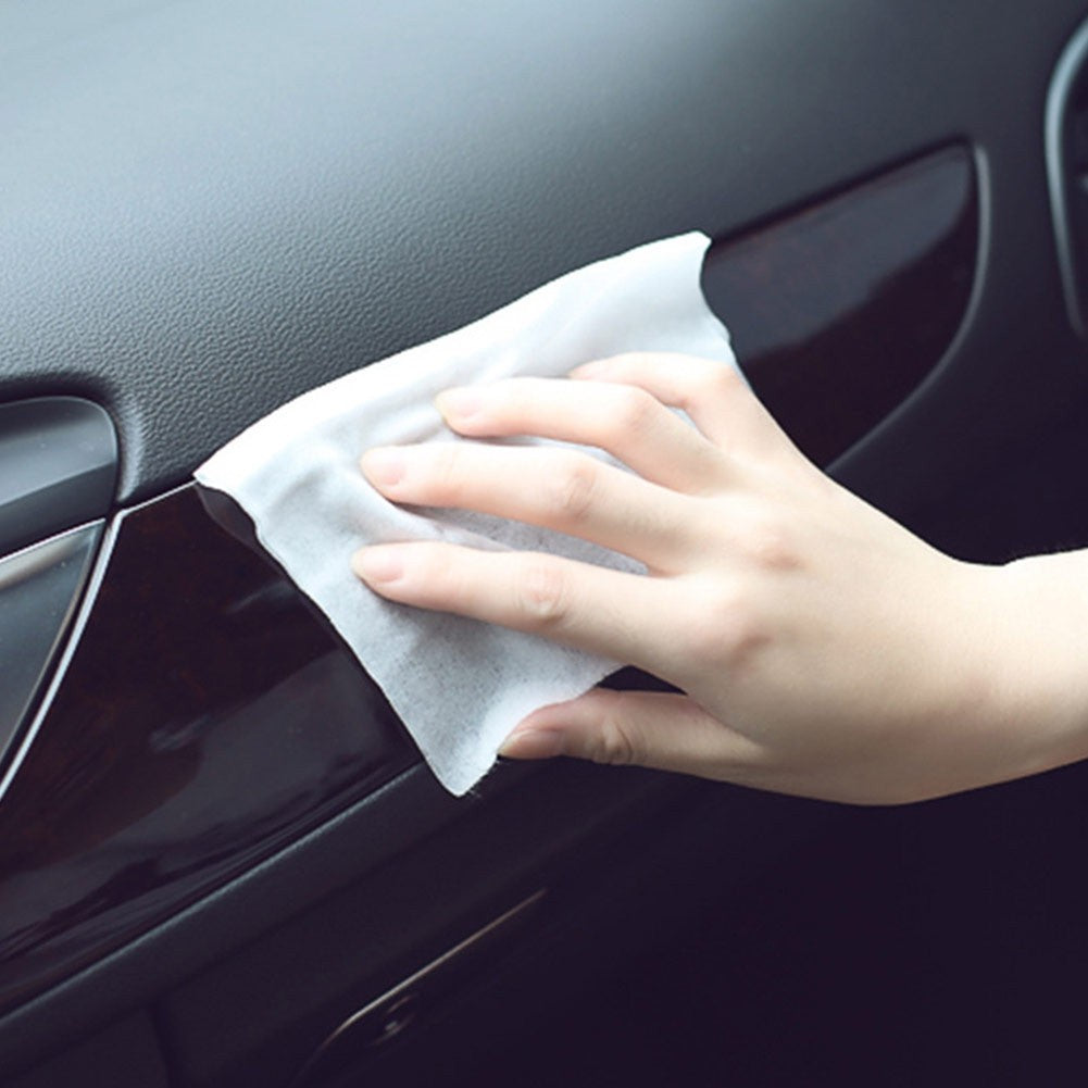 قطعة من مناديل تنظيف جلد السيارة