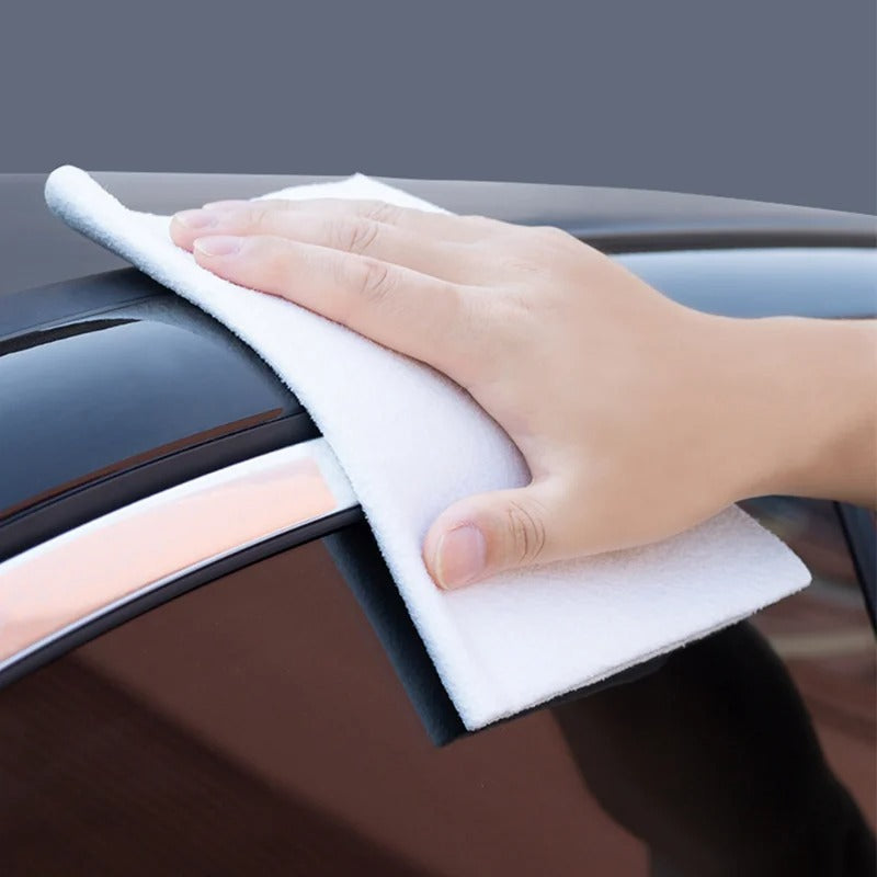 قطعة من مناديل تنظيف جلد السيارة