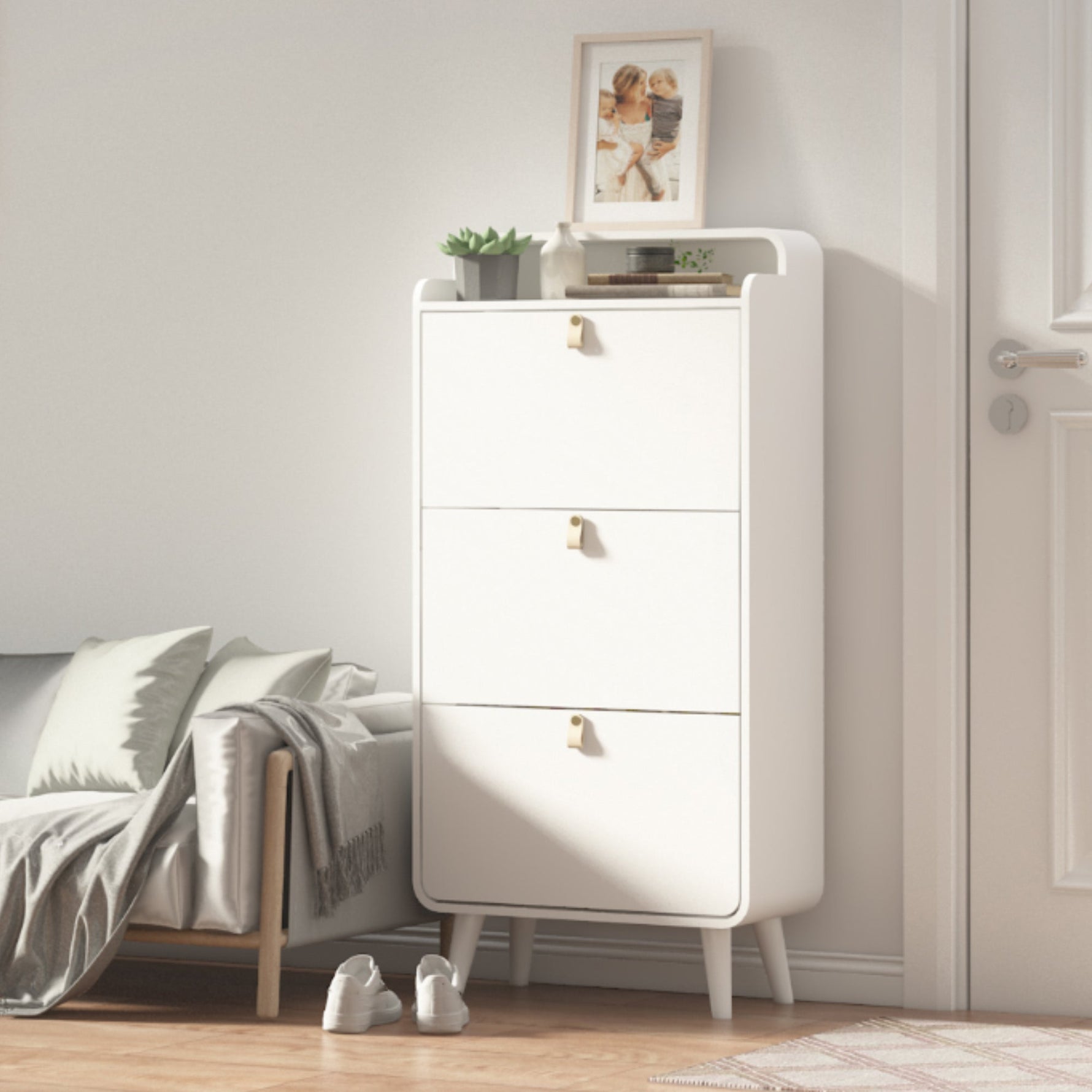 خزانة أحذية كبيرة بثلاثة أدراج