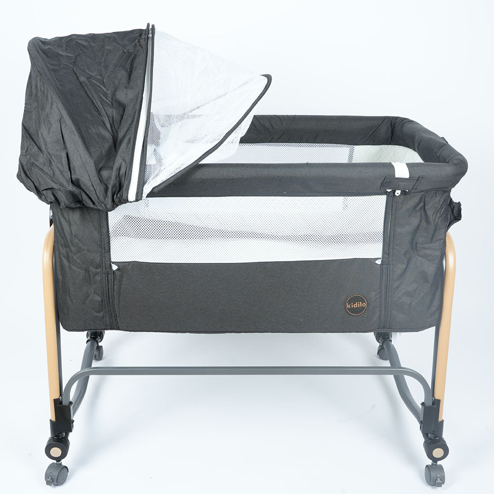 سرير أطفال مع غطاء