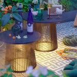 طاولة معدنية بإضاءة طاقة شمسية