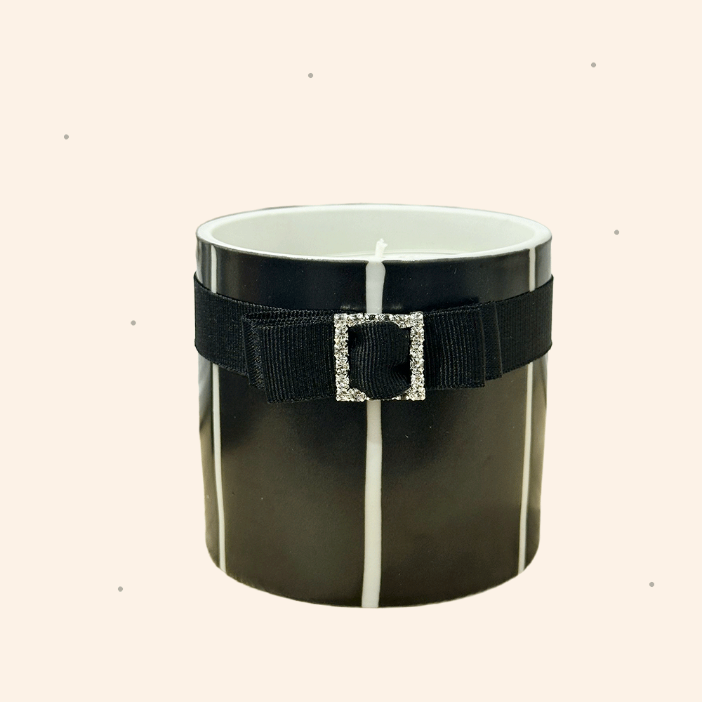 شمعة عطرية برائحة فاخرة