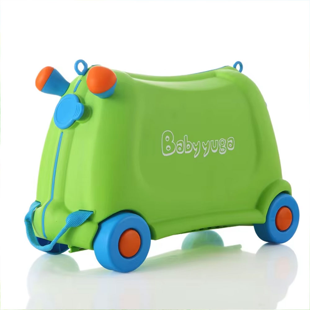 حقيبة سفر للأطفال وهدايا