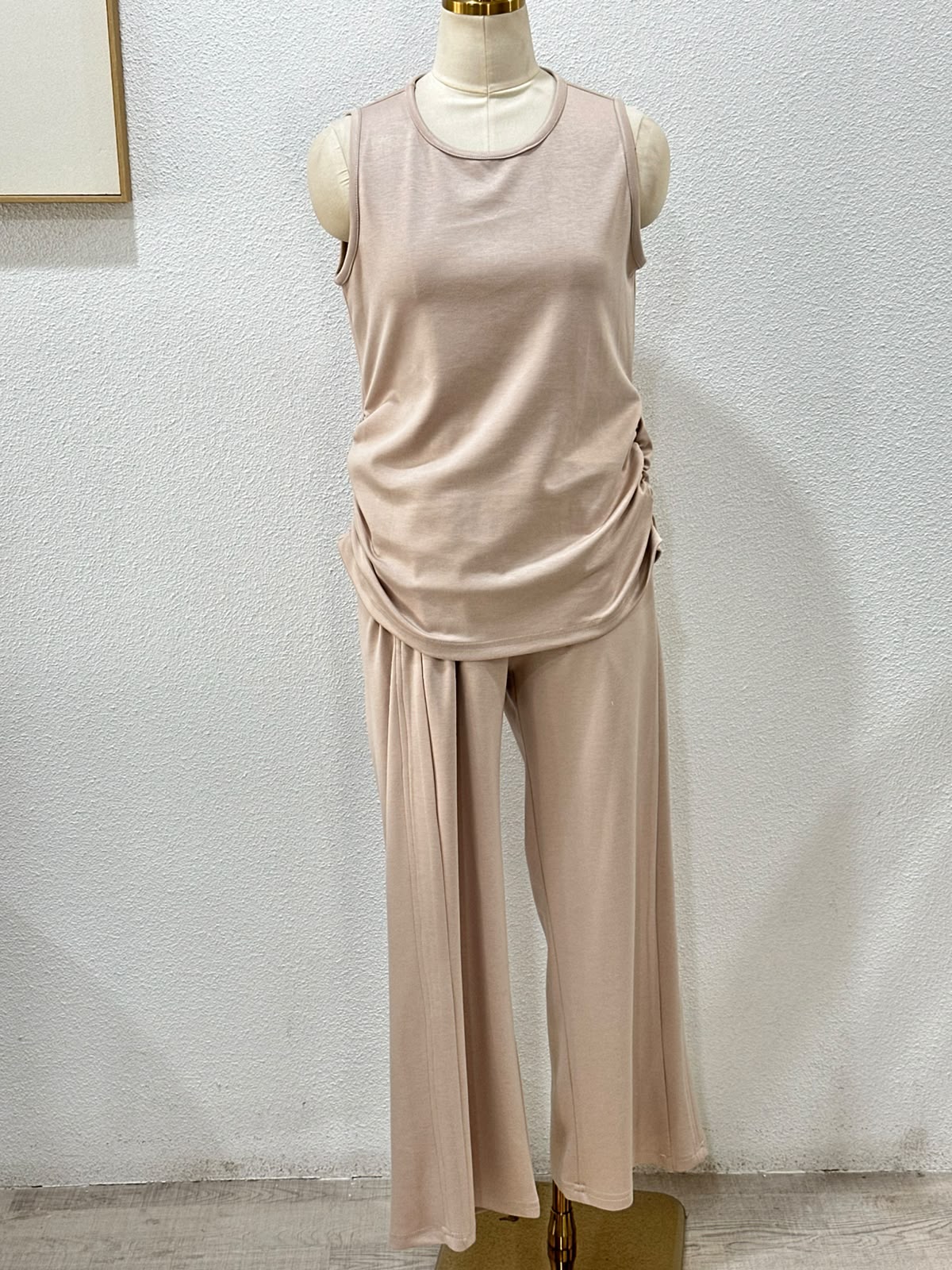 بدلة نسائي