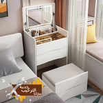 طاولة لمستحضرات التجميل مع مرآة مضيئة