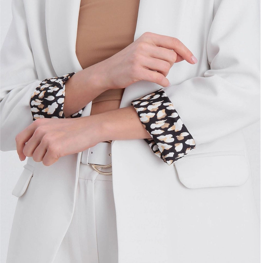 جاكيت نسائي بياقة ممددة