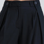 بنطلون نسائي عريض بكسرات