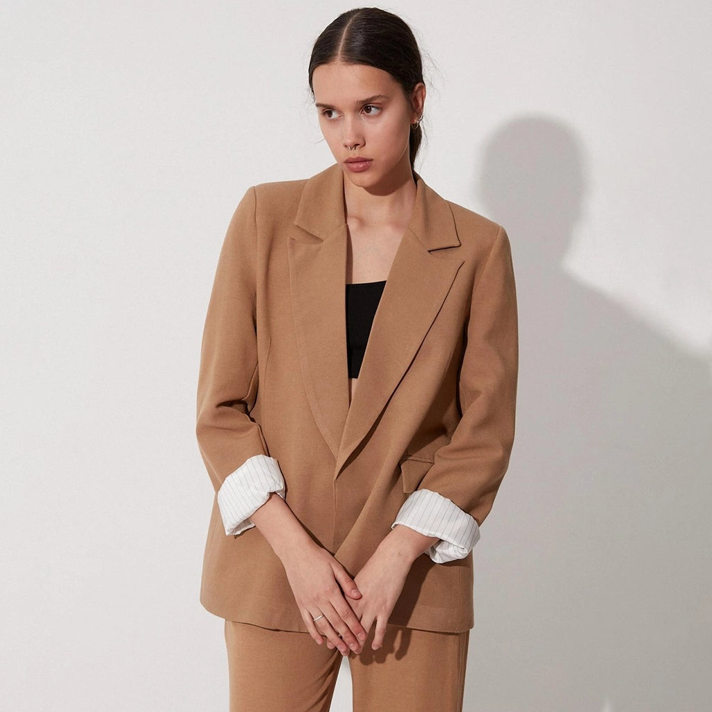 جاكيت نسائي بكفة كم