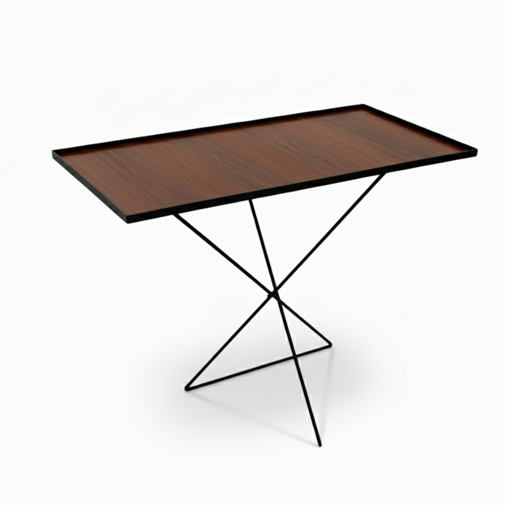 طاولة حديثة بتصميم معدني