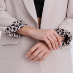 جاكيت نسائي بياقة ممددة