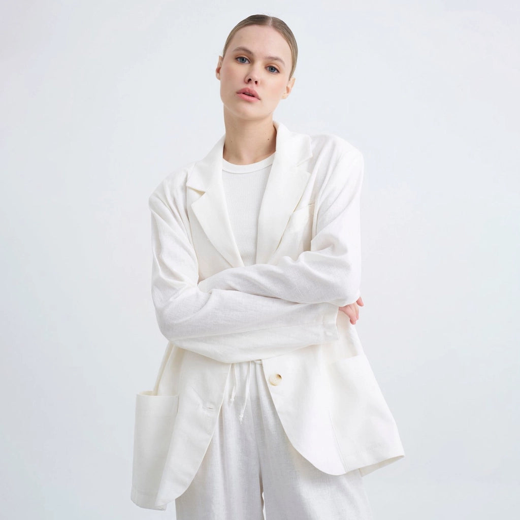 جاكيت نسائي بجيبان كبار