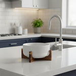 وعاء سلطة بقاعدة خشبية