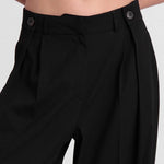 بنطلون نسائي عريض بكسرات