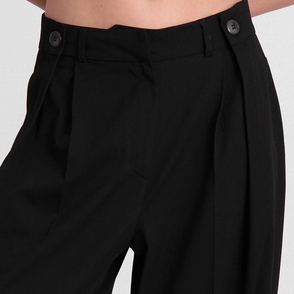 بنطلون نسائي عريض بكسرات