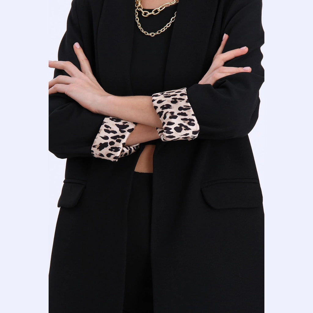 جاكيت نسائي بياقة ممددة