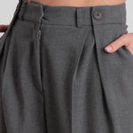 بنطلون نسائي عريض بكسرات