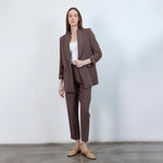 جاكيت نسائي بياقة ممددة