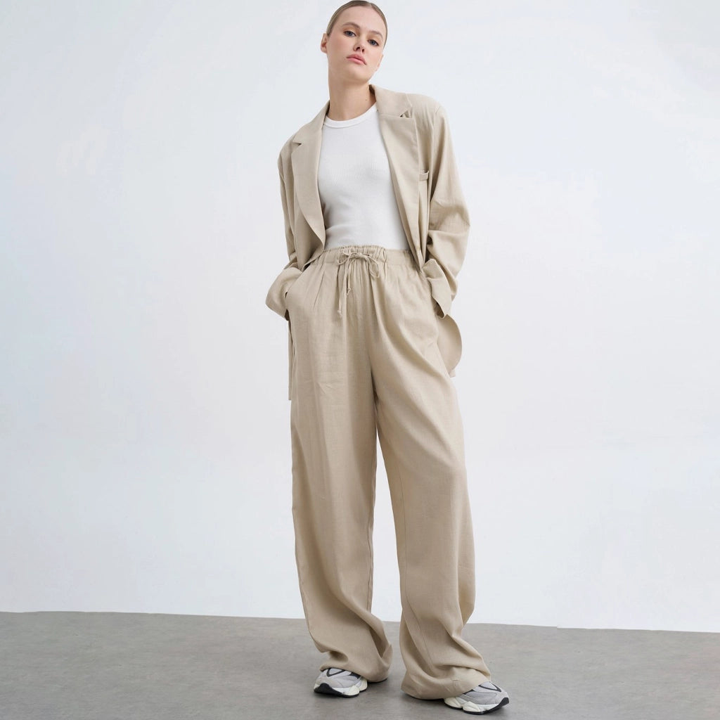 جاكيت نسائي بجيبان كبار