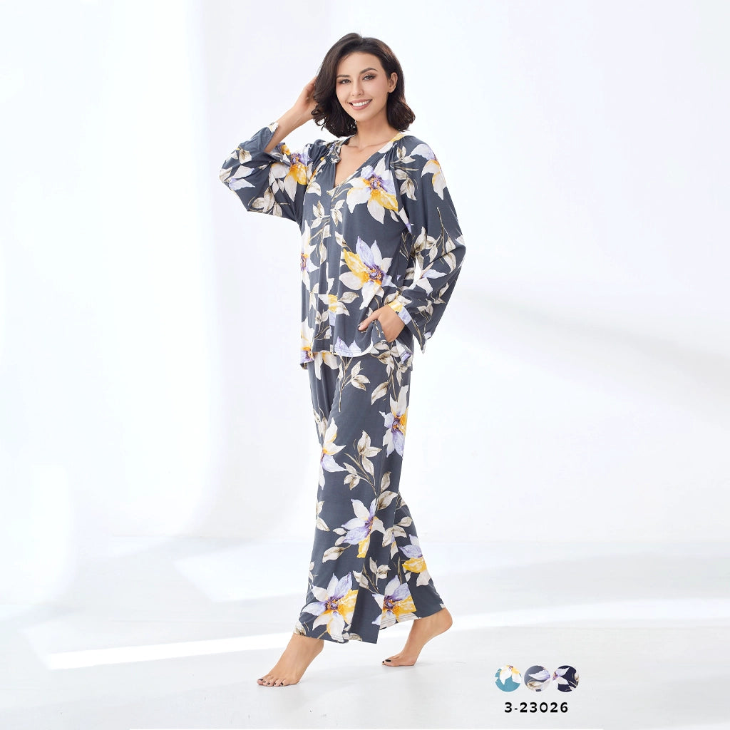 بيجامة نسائي منقشة