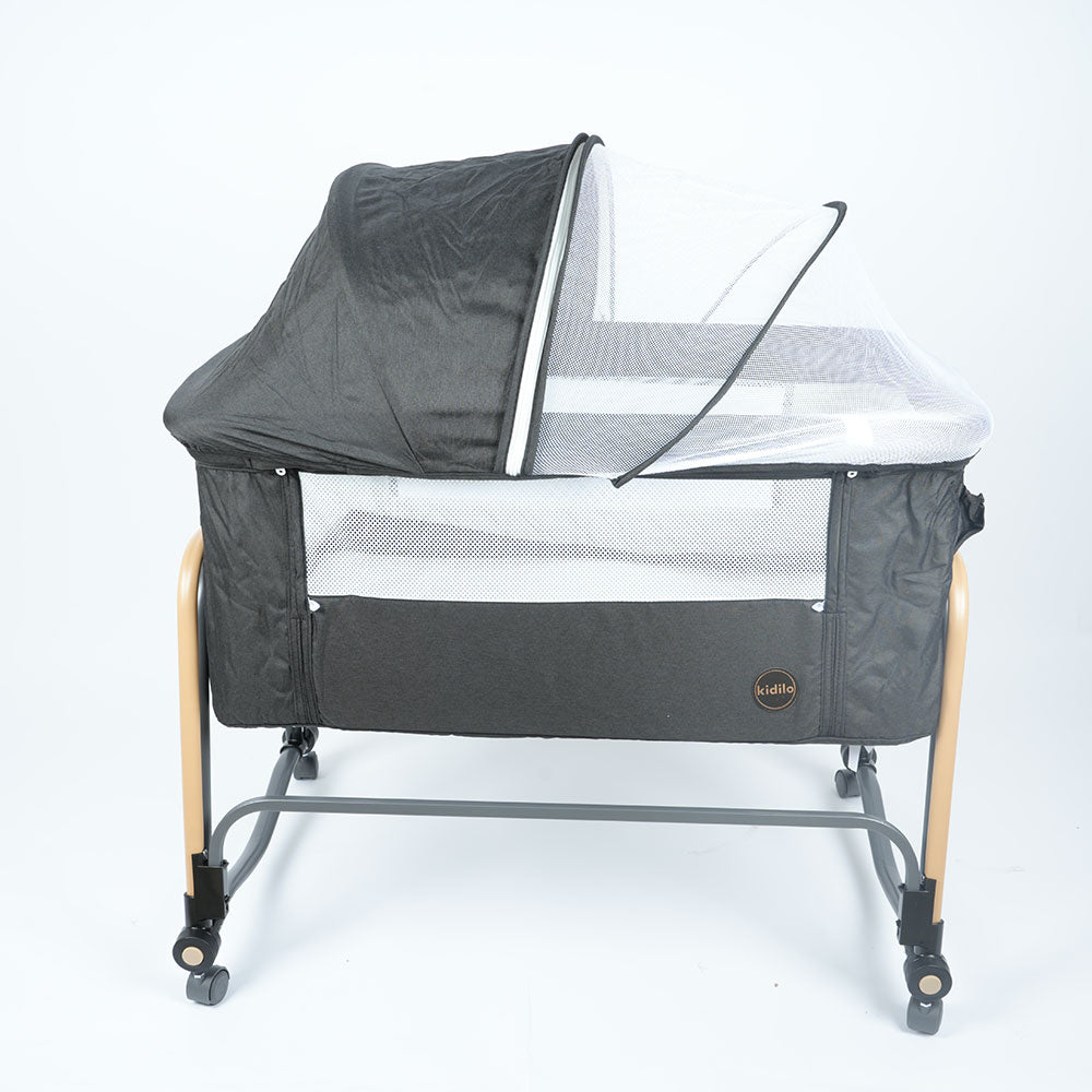 سرير أطفال مع غطاء