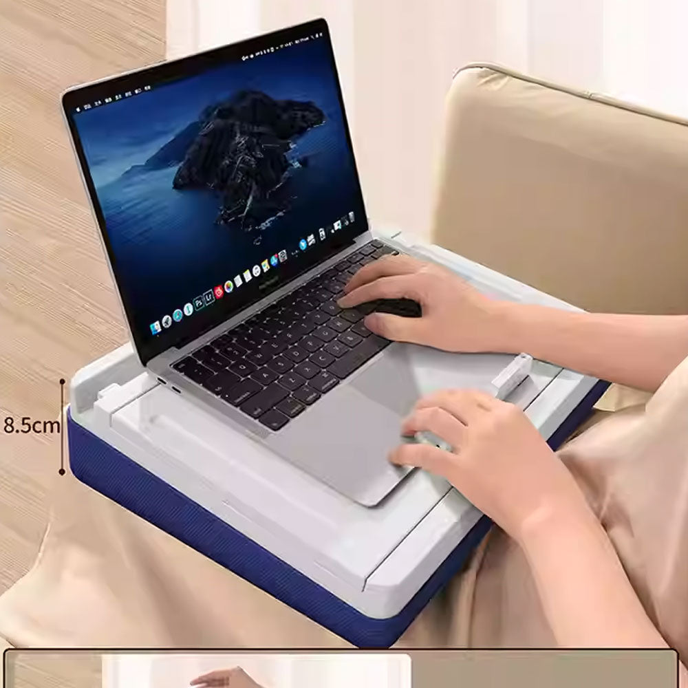 طاولة الدراسة بمساحة للأقلام