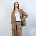 جاكيت نسائي بياقة بشكل هندسي