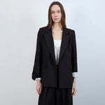 جاكيت نسائي بياقة بشكل هندسي