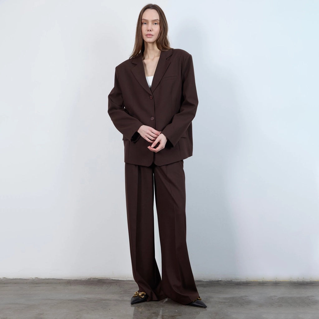 جاكيت نسائي بياقة ٧