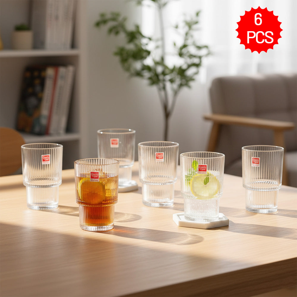 قطع من أكواب الشرب الكريستالية