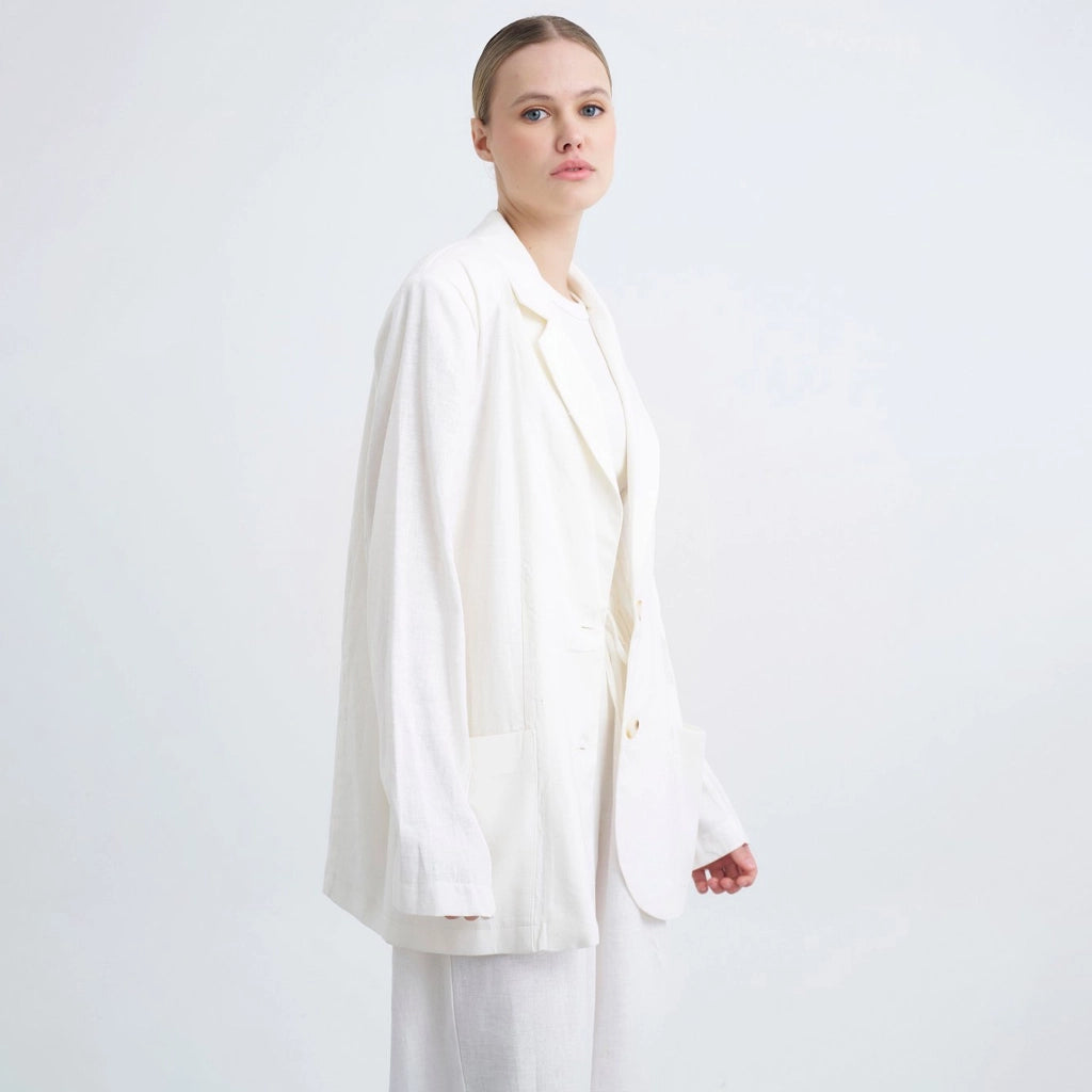 جاكيت نسائي بجيبان كبار